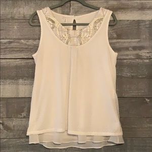 White sleeveless blouse